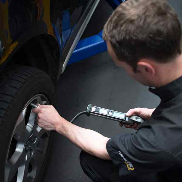 Checking tyre pressures